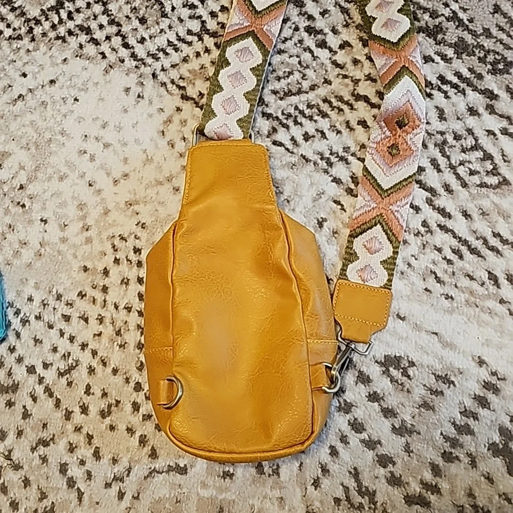 Camel brown small crossbody sling bag with adjustable strap - Picture 5 of 9